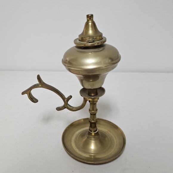 Antique Brass Oil Lamp with Lid and Decorative Handle 7" tall - Picture 10 of 10